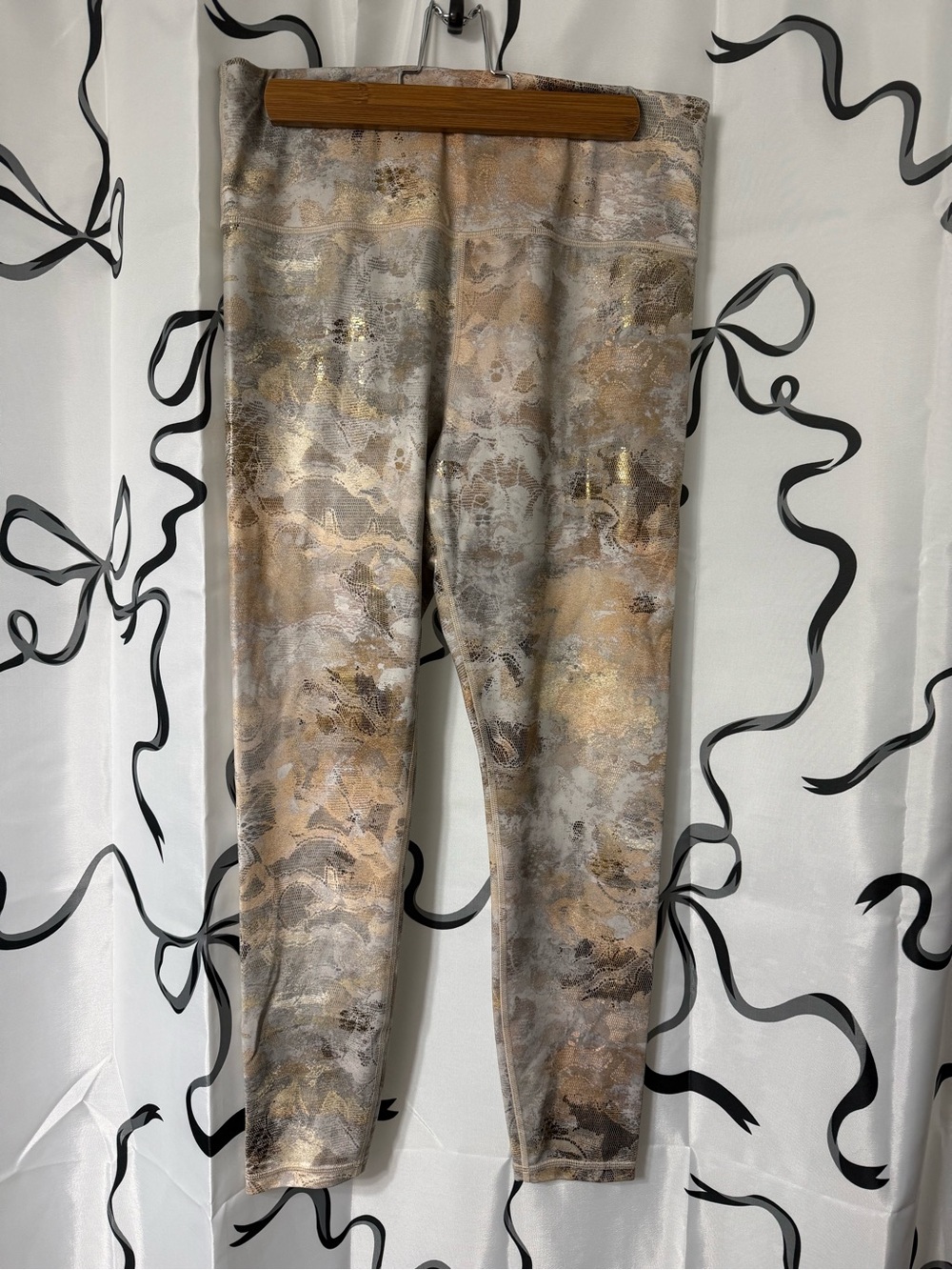 Athleta Gilded Marble-Print Tights in Beige and Gold Tones, Large
